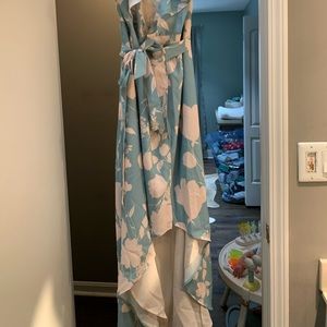Jacqueline Wrap Maxi Dress |
Robin Blue Floral. Size small. New with tags.
